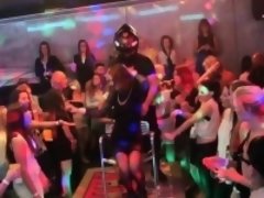 Naakte man aangeklede vrouw, Groepseks, Omie, Hardcore, Hd, Openbaar, Realiteit, Tiener