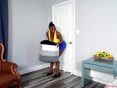 Stellung 69, Schlafzimmer, Schwarz, Lesbisch, Lecken, Natürlichen titten, Piercing, Titten