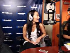 Любители, Азиатки, Красотки, Японки, Зрелые, Милф, От первого лица, На публике