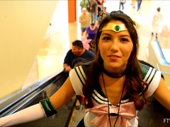 Anaal, Dansen, Orgasme, Openbaar, Alleen, Spuiten, Speelgoed, Onder de rok