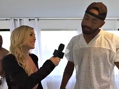 Noire, Sucer une bite, Bukkaké, Mignonne, Noir ébène, Faciale, Groupe, Interracial