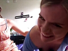 Большая жопа, Большой член, Семья, Лесбиянка, Натуральные сиськи, Крошечные, Сестра, Втроем