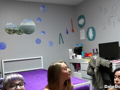 Schlafzimmer, Grosser arsch, Schwarz, Blasen, Braunhaarige, Lesbisch, Lecken, Piercing