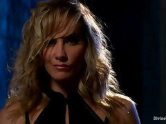 Gebondenheid, Man die toekijkt, Gezichtzitten, Voeten, Dominante vrouw, Vingeren, Orgasme, Kut duiken