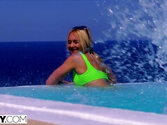 Anal, Cul, Cul à la bouche, Blonde, Sucer une bite, Éjaculer dans la bouche, Fessée, Plan cul à trois