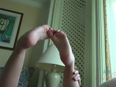 Pies, Masturbacion con pies, Coño, Afeitado, Flaco, Fumando, Calientapollas, Tetas