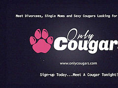 Badpak, Pijpbeurt, Bruinharig, Sperma shot, Voeten, Voetbeurt, Kokhalzen, Moeder die ik wil neuken