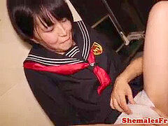 In den arsch, Asiatisch, Blasen, Füsse, Transe, Rasiert, Transfrau, Uniform