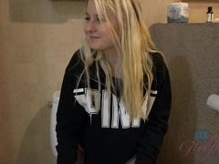 Amateur, Salle de bains, Blonde, Petite amie, Chatte, Rasée, Tatouage, Nénés