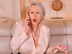 Grosser arsch, Blondine, Blasen, Pummelig, Hundestellung, Handjob, Kurzes haar, Strümpfe