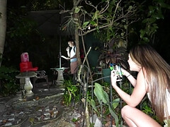 Blondine, Braunhaarige, Kehlenfick, Hundestellung, Fingern, Handjob, Hd, Titten