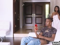 Sucer une bite, Brunette brune, Attrapée, Branlette thaïlandaise, Léchez, Masturbation, Piercing, Rasée