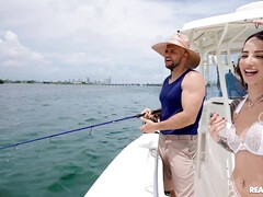 Pijpbeurt, Bruinharig, Lul, Sperma in gezicht, Likken, Natuurlijke tieten, Buiten, Tieten likken