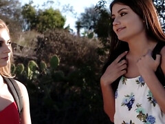 18 jahre, Blondine, Blasen, Sperma im mund, Tochter, Hundestellung, Lecken, Orgasmus