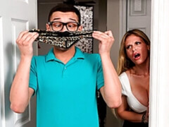 Gros cul, Gros seins, En levrette, Talons, Masturbation, Mère que j'aimerais baiser, Jarretelles, Nénés