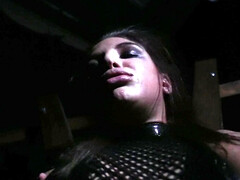 Blasen, Fesselspiele, Braunhaarige, Schmutzig, Natürlichen titten, Muschi, Titten