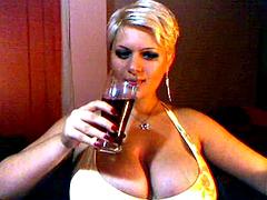 Amateur, Belle grosse femme bgf, Gros seins, Masturbation, Mère que j'aimerais baiser, Solo, Nénés, Jouets