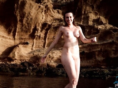 18 ans, Plage, Brunette brune, Hd, Mère que j'aimerais baiser, De plein air, Adolescente, Nénés