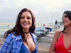 Amerikaans, Strand, Latijnse vrouw, Lesbisch, Openbaar, Speelgoed