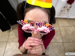 18 ans, Brunette brune, Branlette thaïlandaise, Hd, Lingerie, Mère que j'aimerais baiser, Fessée, Plan cul à trois