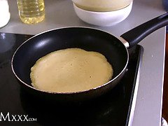 Lesbian Stepmom Florane Russell and petite blonde teen Jenny Wild eating pussy in the kitchen