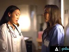 Bruinharig, Harig, Hd, Lesbisch, Likken, Moeder die ik wil neuken, Natuurlijke tieten, Ruw