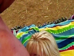 Culo grande, Tetas grandes, Rubia, Masturbación, Desnudo, Al aire libre, Coño, Mojado