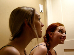 18 ans, Brunette brune, Doigter, Seins naturels, Rousse roux, Adolescente, Plan cul à trois, Nénés