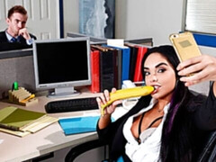 Grote lul, Pijpbeurt, Bruinharig, Hondjeshouding, Latijnse vrouw, Kantoor, Tiener, Tieten likken