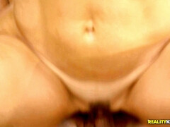 Grosser arsch, Grosse titten, Spermaladung, Aufs gesicht abspritzen, Absätze, Reif, Piercing, Hoch