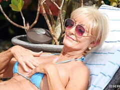 Grosser arsch, Grosser schwanz, Grosse titten, Blondine, Blasen, Hundestellung, Reif, Kurzes haar