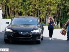 18 ans, Gros seins, Sucer une bite, Érotique, Poilue, Hard, Seins naturels, Plan cul à trois