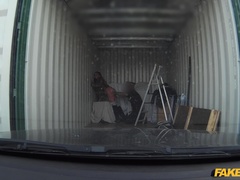 Enthousiasteling, Auto, Sperma shot, Sperma in gezicht, Likken, Buiten, Kut duiken, Uniformpje