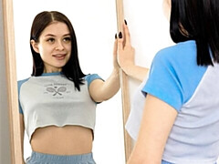 Amateur, Cul, Brunette brune, Seins naturels, Cheveux courts, Maigrichonne, Solo, Adolescente