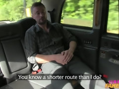 Gros seins, Sucer une bite, Voiture, Tromperie, Couple, Faciale, Femelle, Chatte