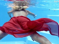 Большая жопа, Женщины, Хд, Милф, Мамочка, Натуральные сиськи, Бассейн, Соло