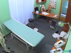 Amateur, Sucer une bite, Médecin, Doigter, Infirmière, Bureau, Uniforme, Voyeur