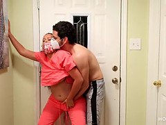 Брюнетки, Собачьи, Сперма на лице, Мамочка, Натуральные сиськи, Медсестра, Сквиртинг, Сосущие