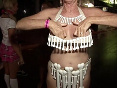 Enthousiasteling, Blond, Rondborstig, Groep, Hd, Rijpe lesbienne, Buiten, Openbaar