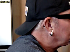 Amateur, Sucer une bite, Gorge profonde, Homosexuelle, Lunettes, Branlette thaïlandaise, Mature