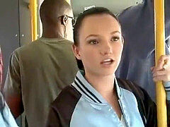 Anaal, Bruinharig, Autobus, Pompom meid, Sperma, Dubbele penetratie, Openbaar, Tiener