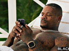 Asiatique, Beauté, Noire, Sucer une bite, Éjaculation interne, Noir ébène, Branlette thaïlandaise, Interracial