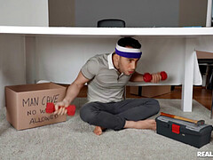 Sperma in gezicht, Vingeren, Handbeurt, Hakken, Likken, Kut duiken, Rok, Tatoeage