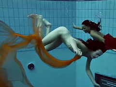 Chica, Morena, Fetiche, Piscina, Estrella porno, Público, Ruso, Adolescente