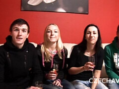 Rubia, Mamada, Lamidas, Tetas naturales, Orgía, Afeitado, Adolescente, Tetas