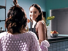 Большие сиськи, Пальцем, Поцелуи, Лесбиянка, Бритые, Стриптизерша, Молоденькие, Сиськи