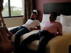 Grosse titten, Bisexuell, Blondine, Gruppe, Hardcore, Absätze, Milf, Piercing