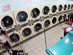 Nana, Gros seins, Voyeur