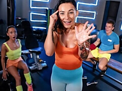 18 jahre, Grosser arsch, Grosser schwanz, Blasen, Hundestellung, Natürlichen titten, Orgie, Jungendliche (18+)