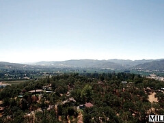 Gros cul, Brunette brune, Tir de sperme, Branlette thaïlandaise, Hard, Mère que j'aimerais baiser, Actrice du porno, Nénés